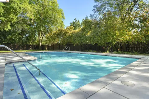 $549,000 | 10 Pomfret Walk, Pleasant Hill, CA 94523