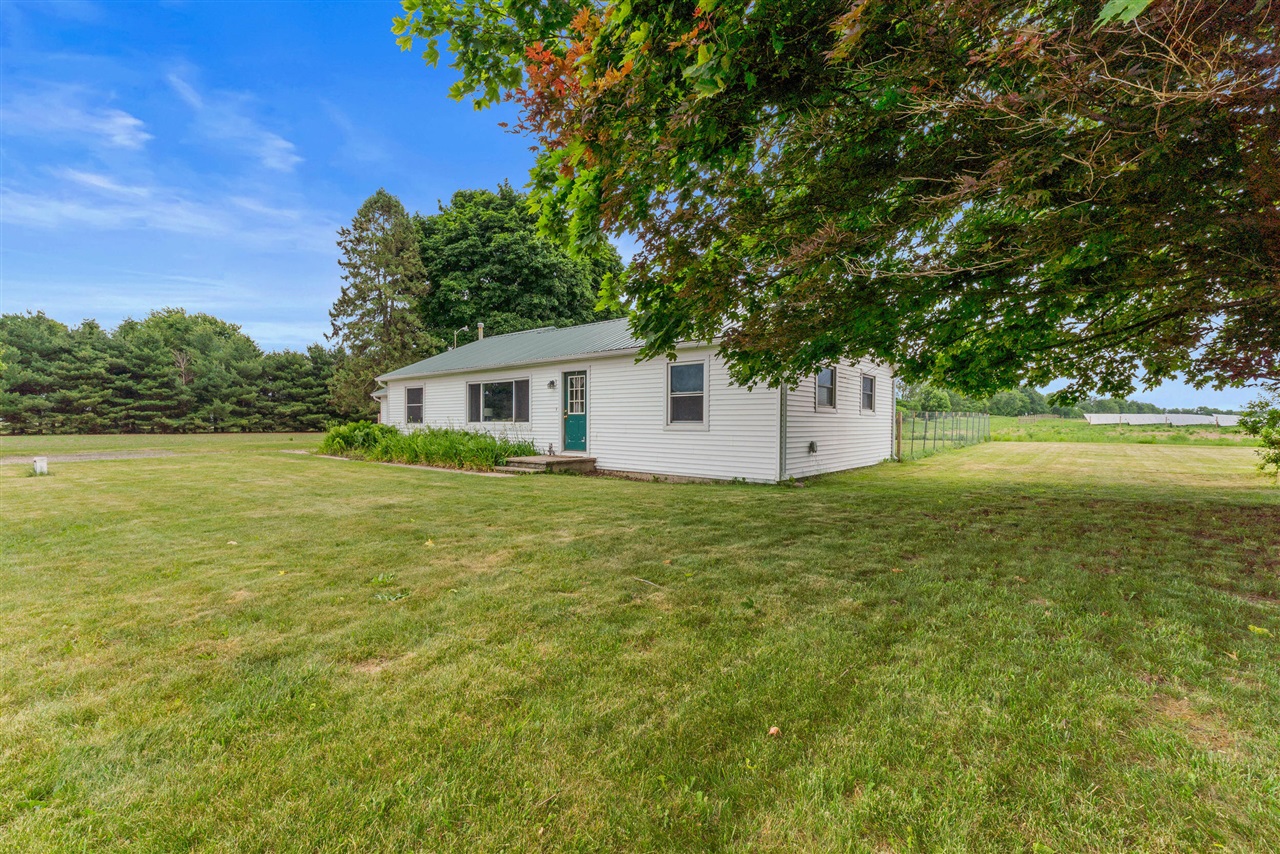 5651 West Chicago Road Jonesville, MI 49250 - Photo 6 of 27