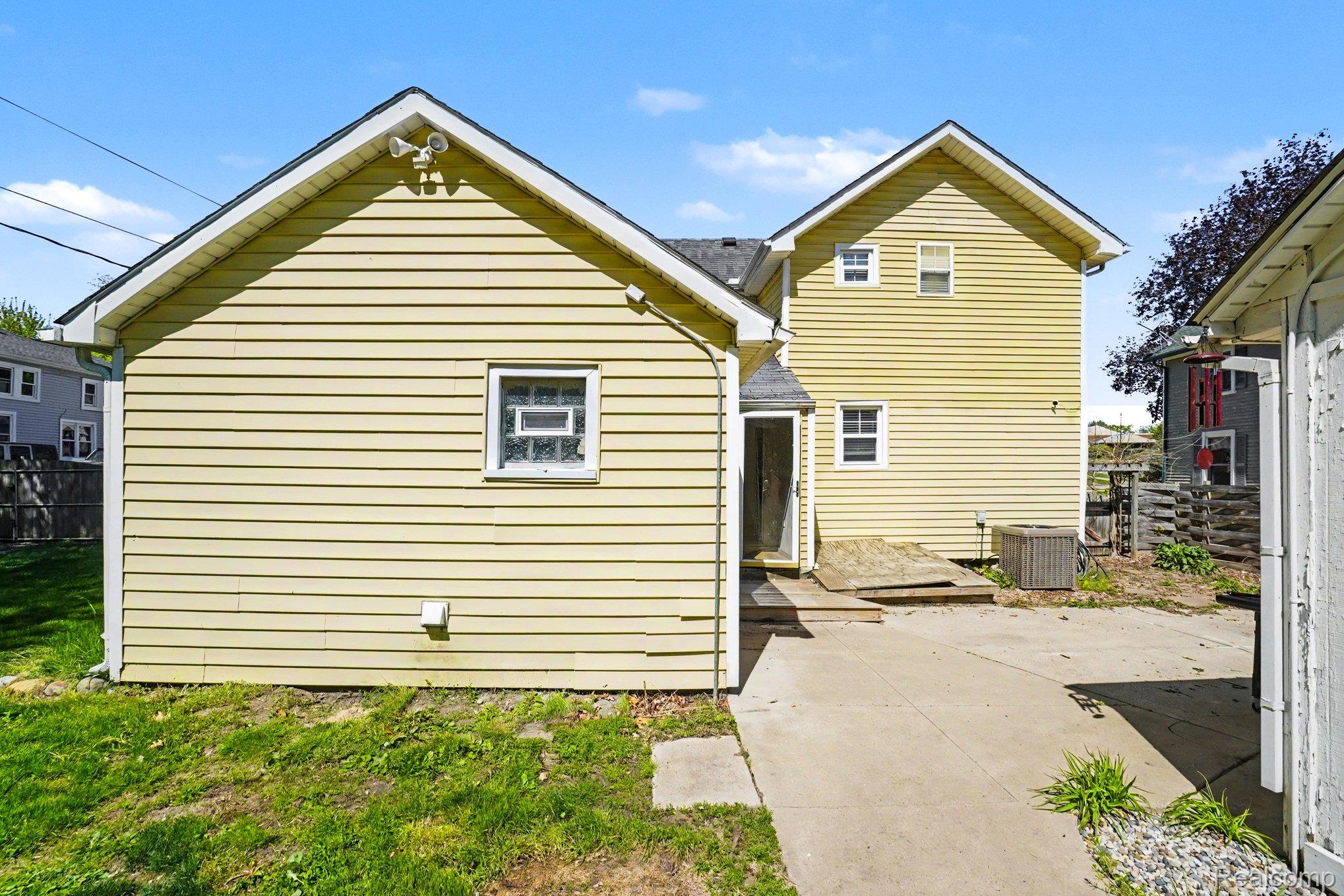 409 Fleming Street Howell, MI 48843 - Photo 25 of 31 018_file_9591.jpg