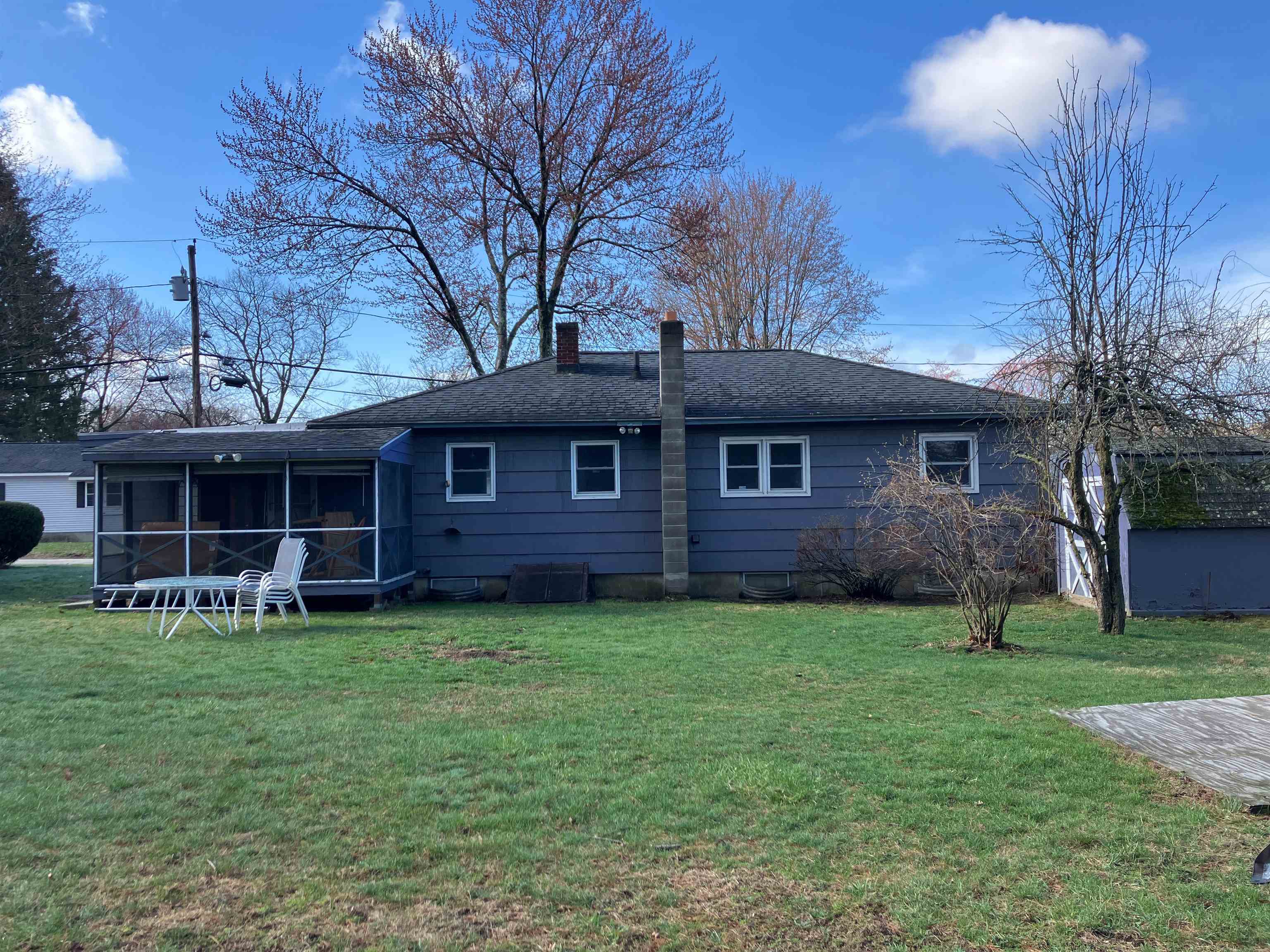 120 Purdue Street Manchester, NH 03103 - Photo 5 of 30