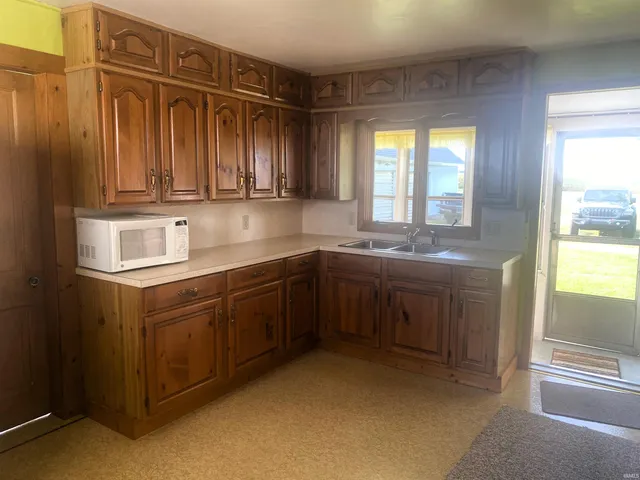 $200,000 | 5556 South S R 119 Road, Star City, IN 46985