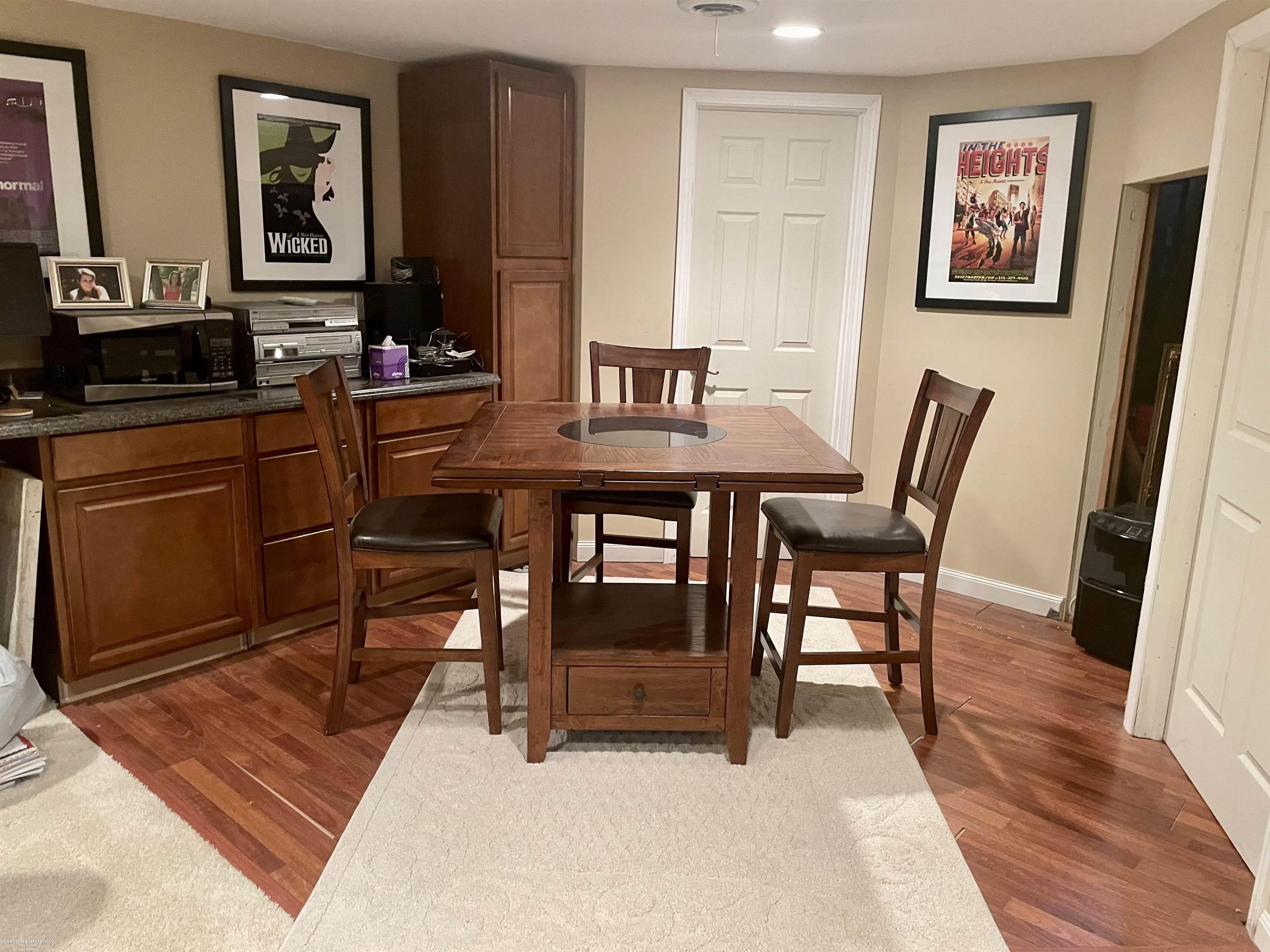972 Croydon Road Rochester, MI 48309 - Photo 21 of 27 50109577-20.JPG