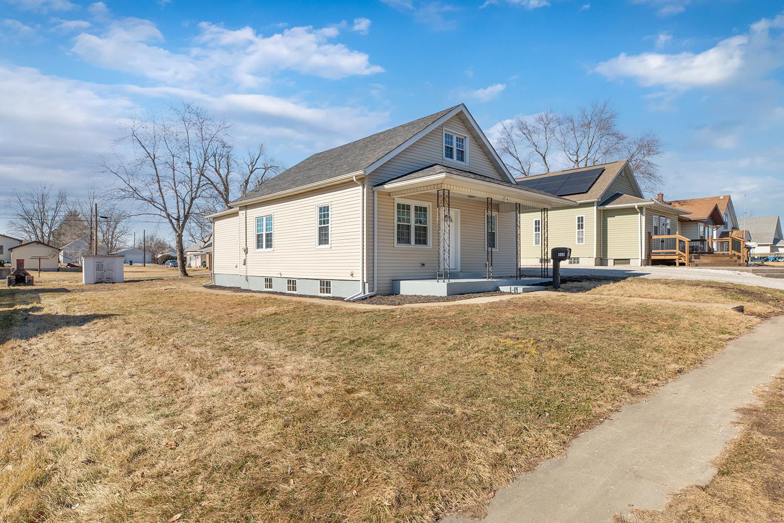 808 2nd Street Gillespie, IL 62033 - Photo 4 of 40