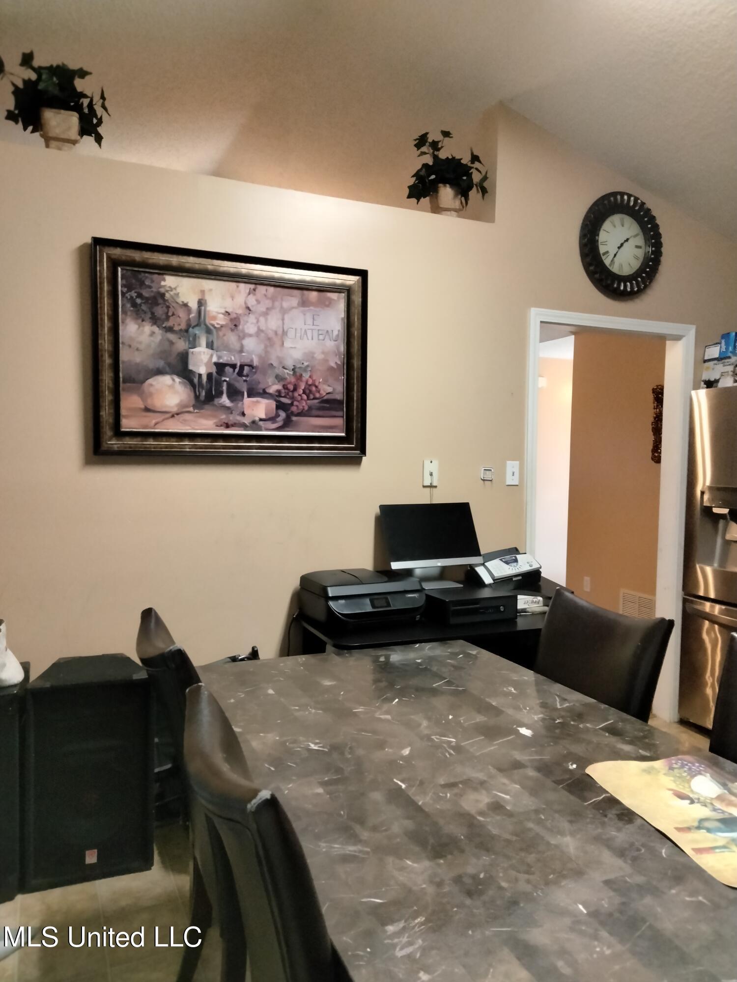 7142 Hurt Road Horn Lake, MS 38637 - Photo 11 of 12 Dining Area