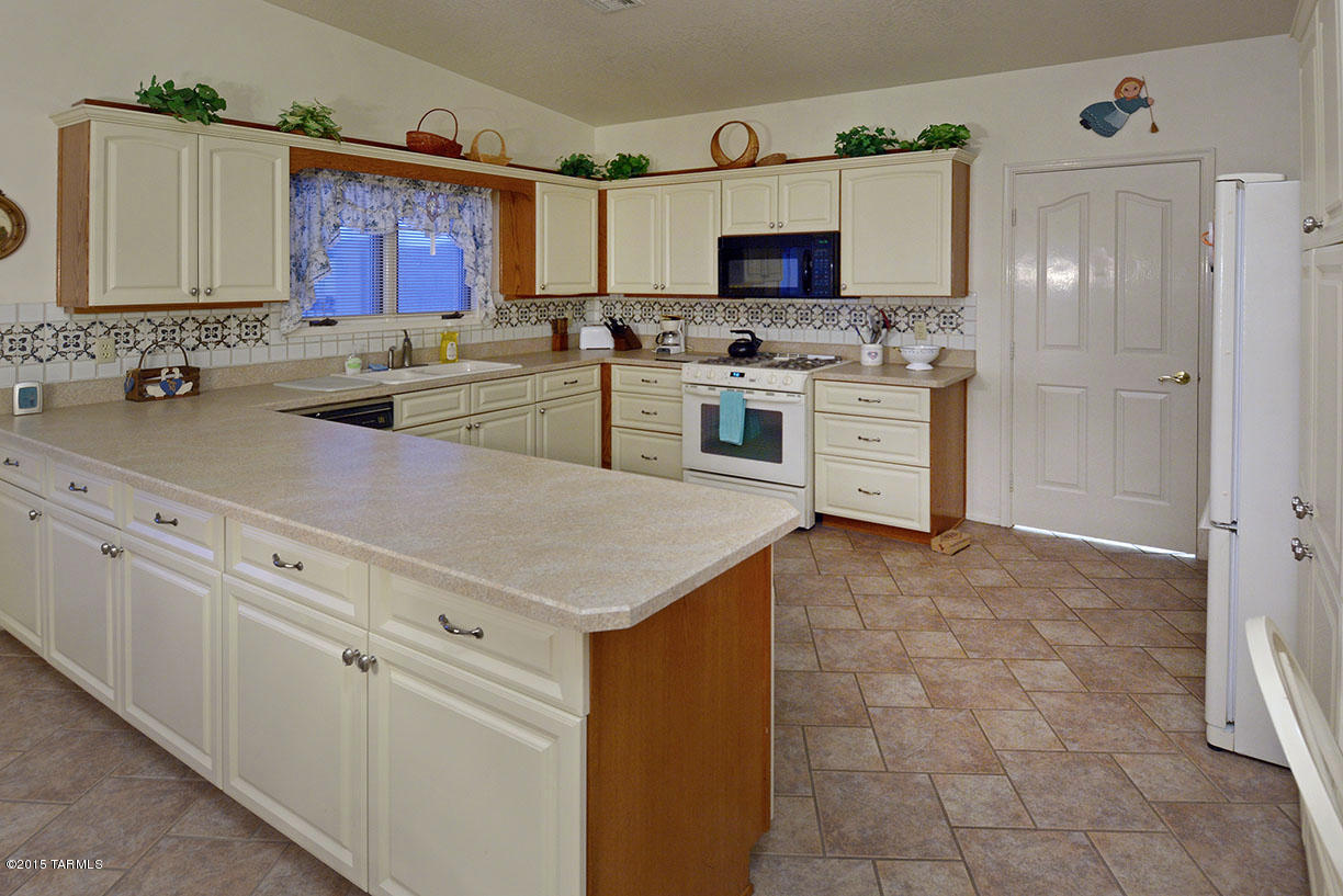 9180 East Magdalena Road Tucson, AZ 85710 - Photo 5 of 17 Gallery Image 5