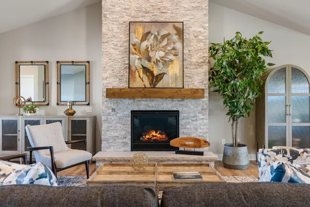 $1,099,999 | 1749 North River Road, River Hills, WI 53217