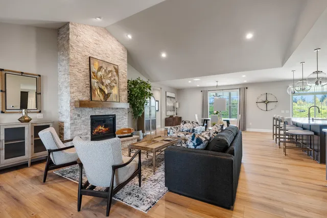 $1,099,999 | 1749 North River Road, River Hills, WI 53217