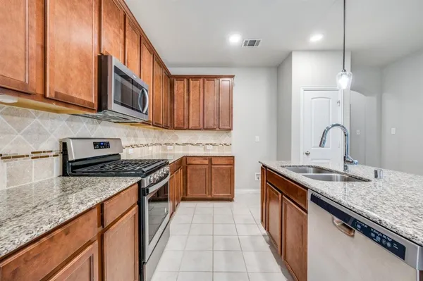 $2,300 | 2028 Barx Drive, Little Elm, TX 75068