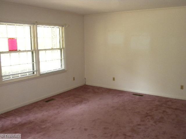 2107 Tippy Road Greensboro, NC 27406 - Photo 4 of 10 Living Room.