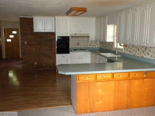 2107 Tippy Road Greensboro, NC 27406 - Photo 6 of 10 Kitchen.