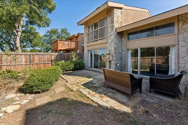 a view of a tennis court