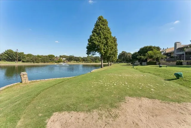 a view of a lake with houses in outdoor space