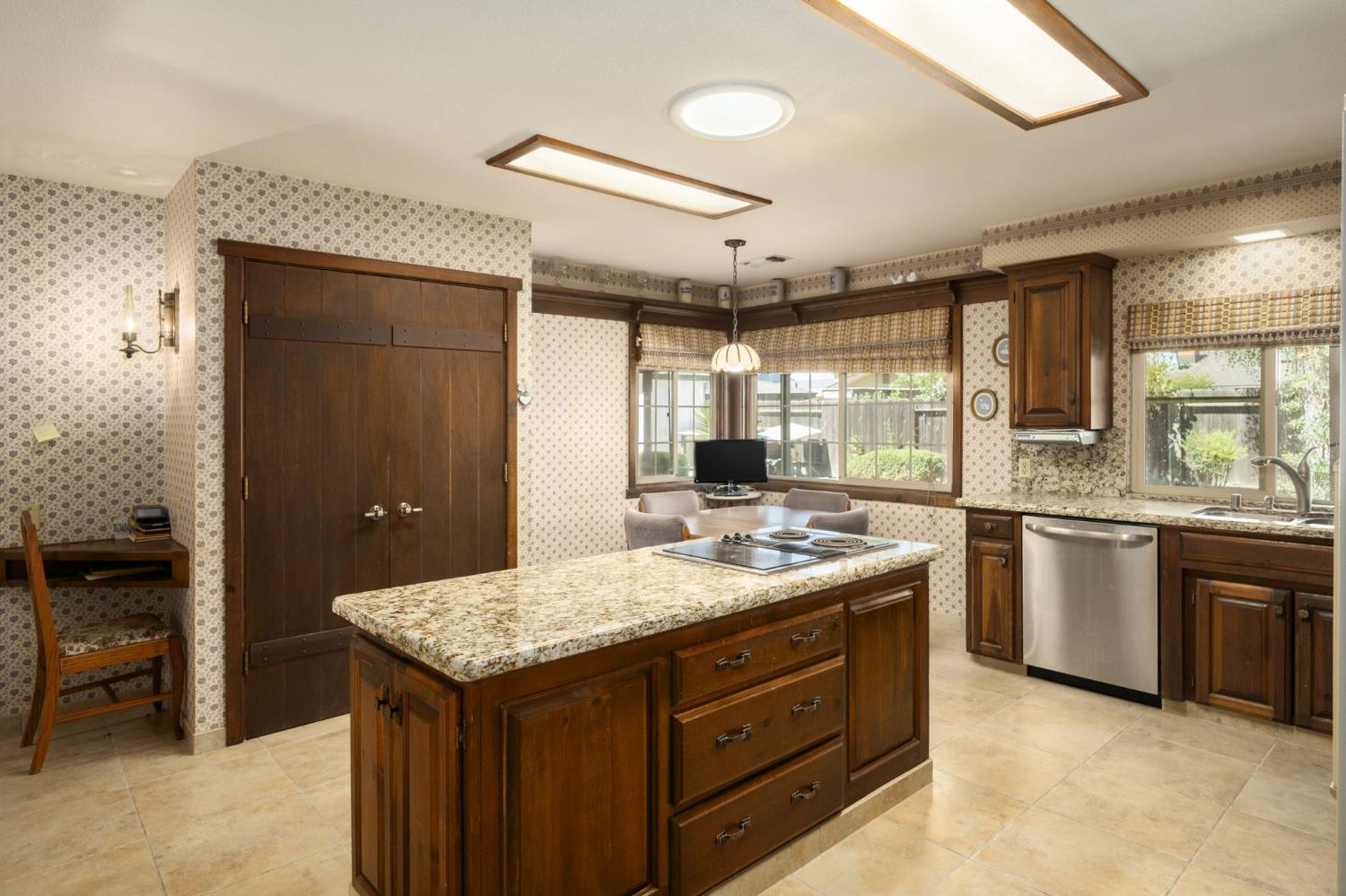 647 West Sycamore Court Reedley, CA 93654 - Photo 11 of 26