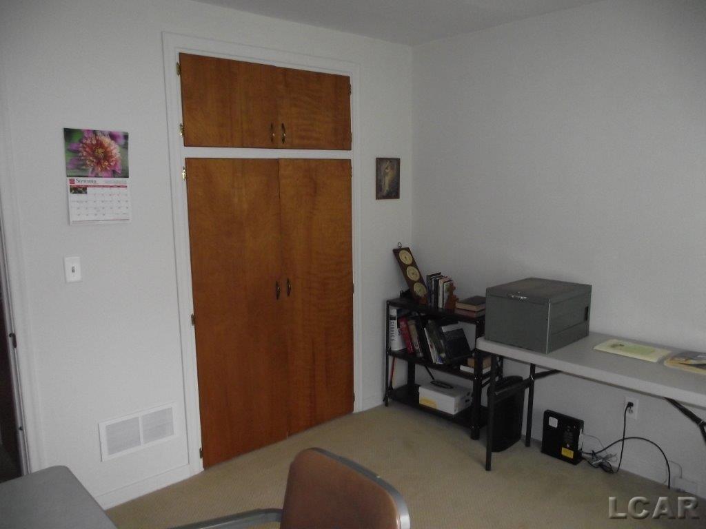 435 Oregon Road West Adrian, MI 49221 - Photo 11 of 17 31263516-10.JPG