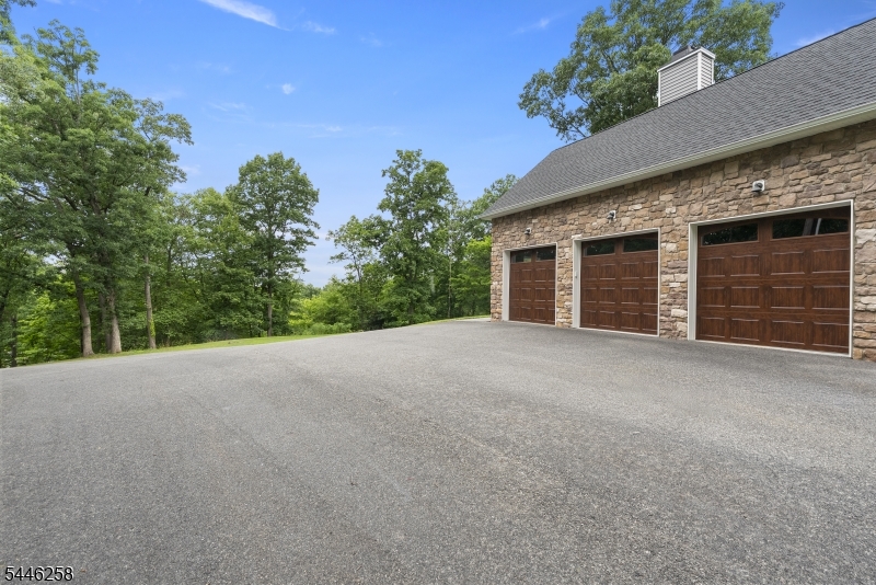 98 King George Road Warren, NJ 07059 - Photo 34 of 45 Gallery Image 34