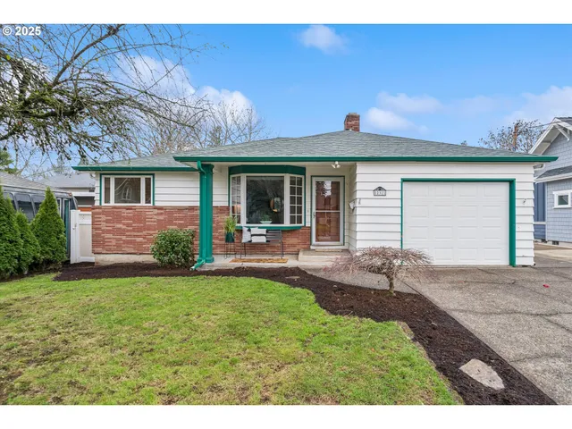 $525,000 | 232 West Hereford Street, Gladstone, OR 97027