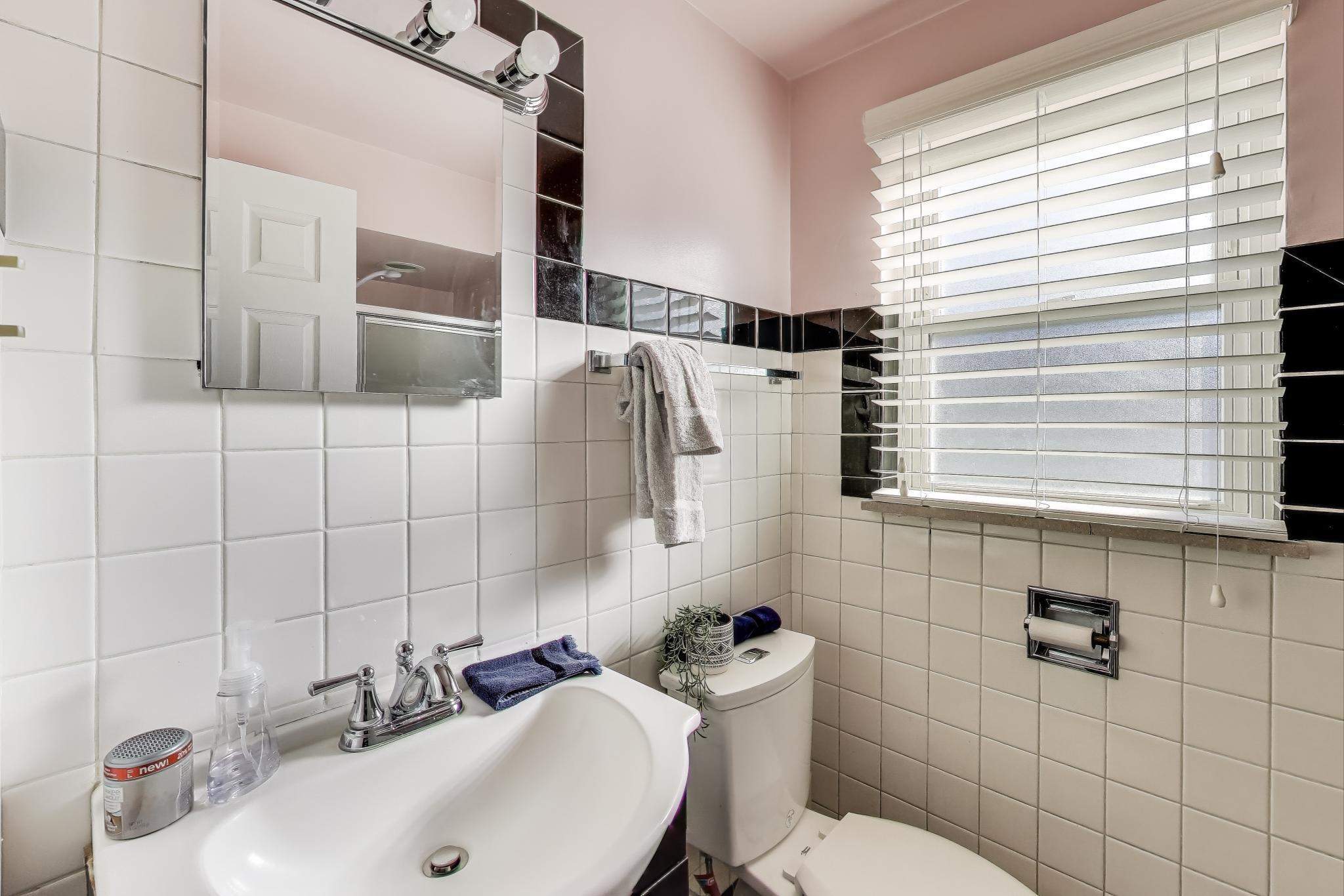 108 Beverly Place Munster, IN 46321 - Photo 19 of 37 2048x1366