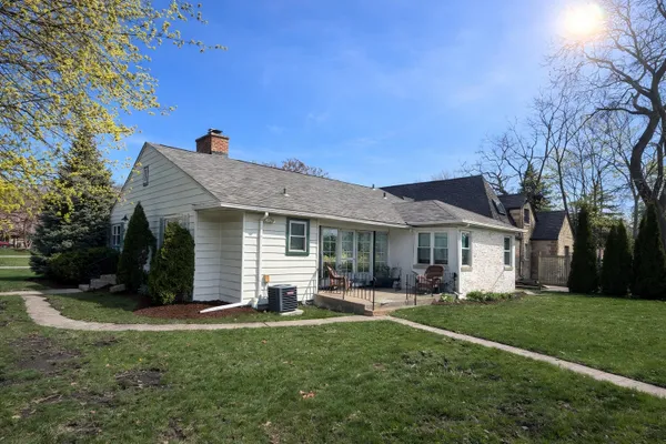 $364,999 | 108 Beverly Place, Munster, IN 46321