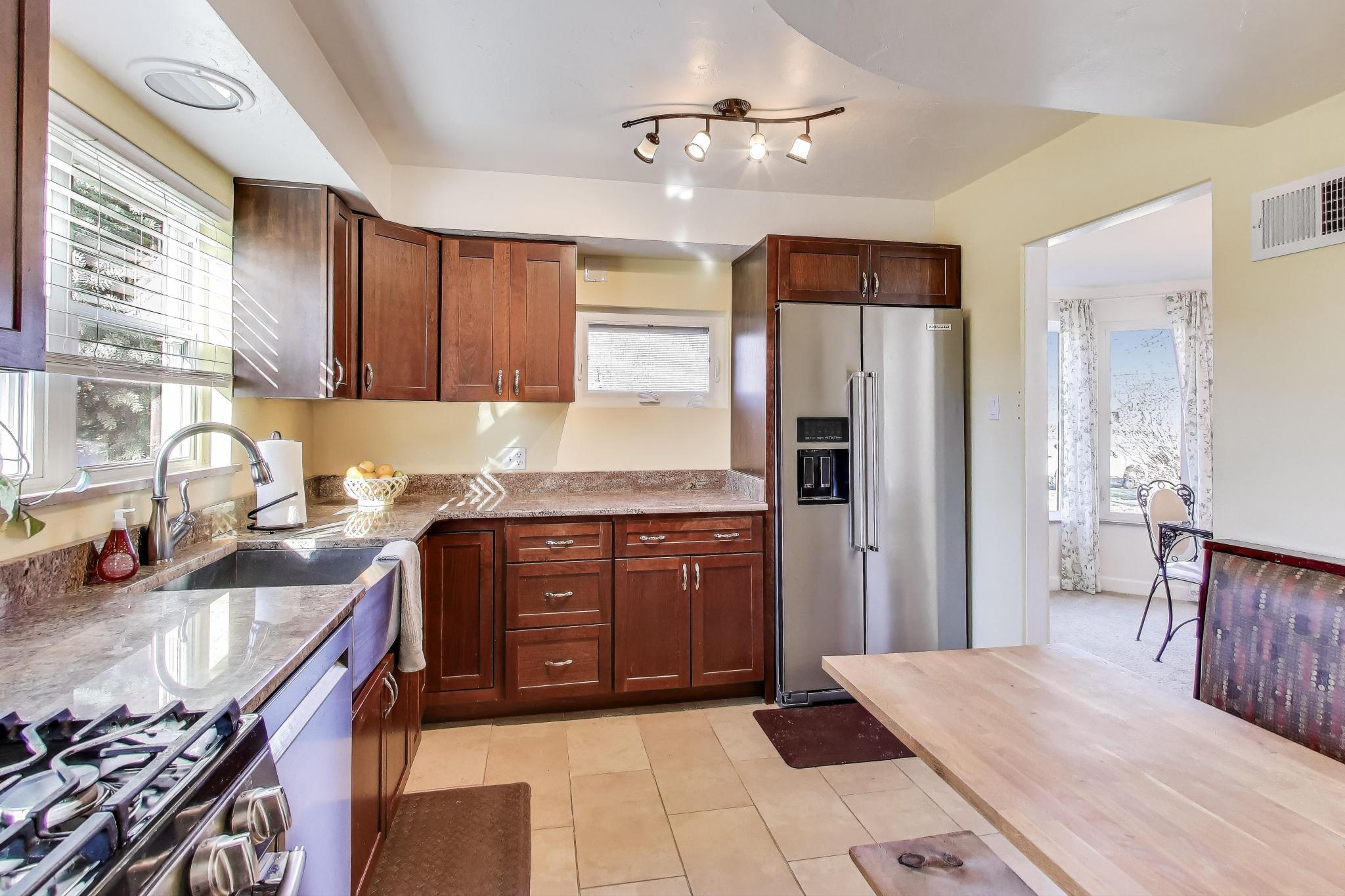 108 Beverly Place Munster, IN 46321 - Photo 3 of 37 2048x1365