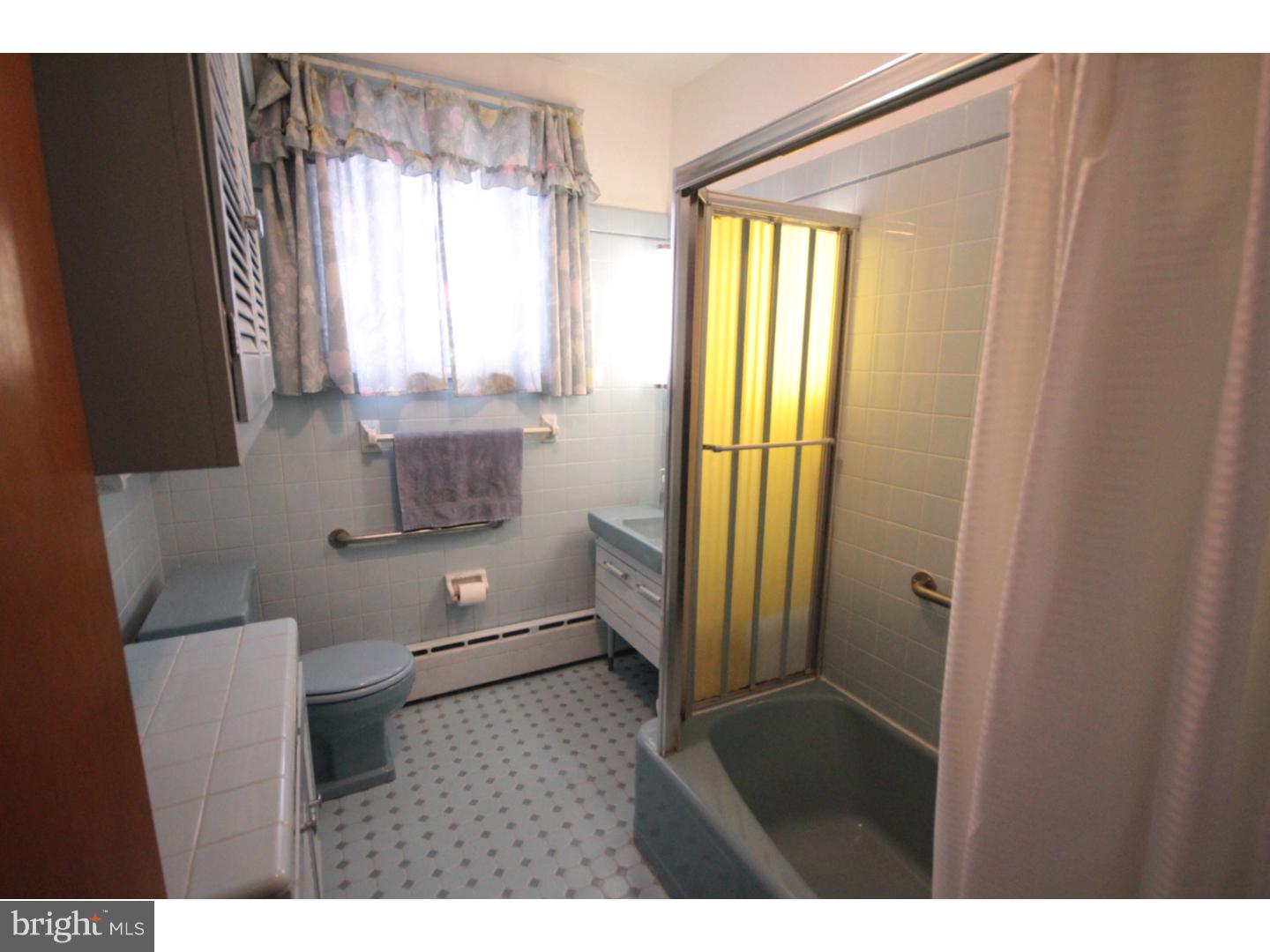 992 Lawrence Road Lawrenceville, NJ 08648 - Photo 15 of 25 Bathroom