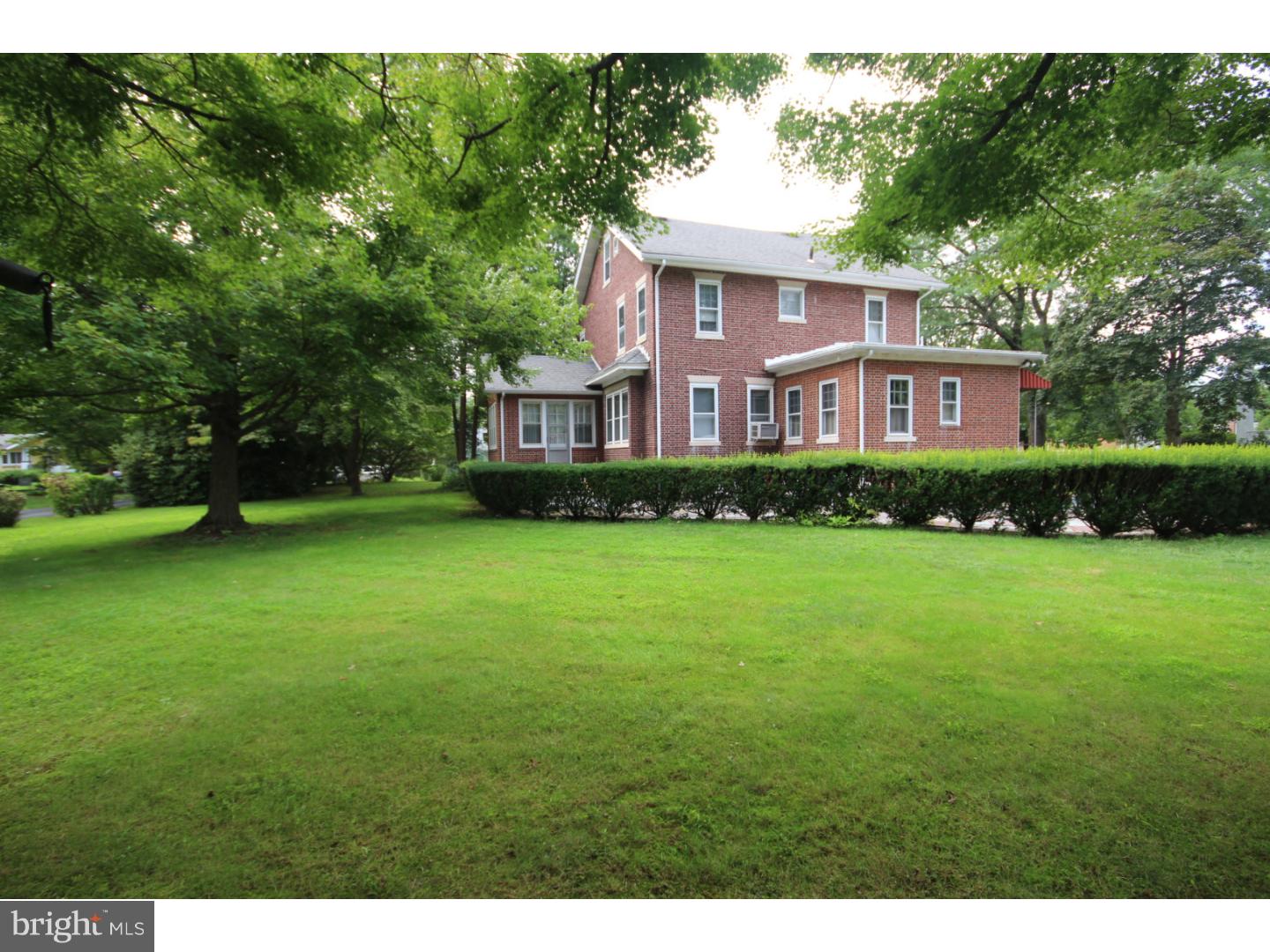 992 Lawrence Road Lawrenceville, NJ 08648 - Photo 20 of 25 Front Yard