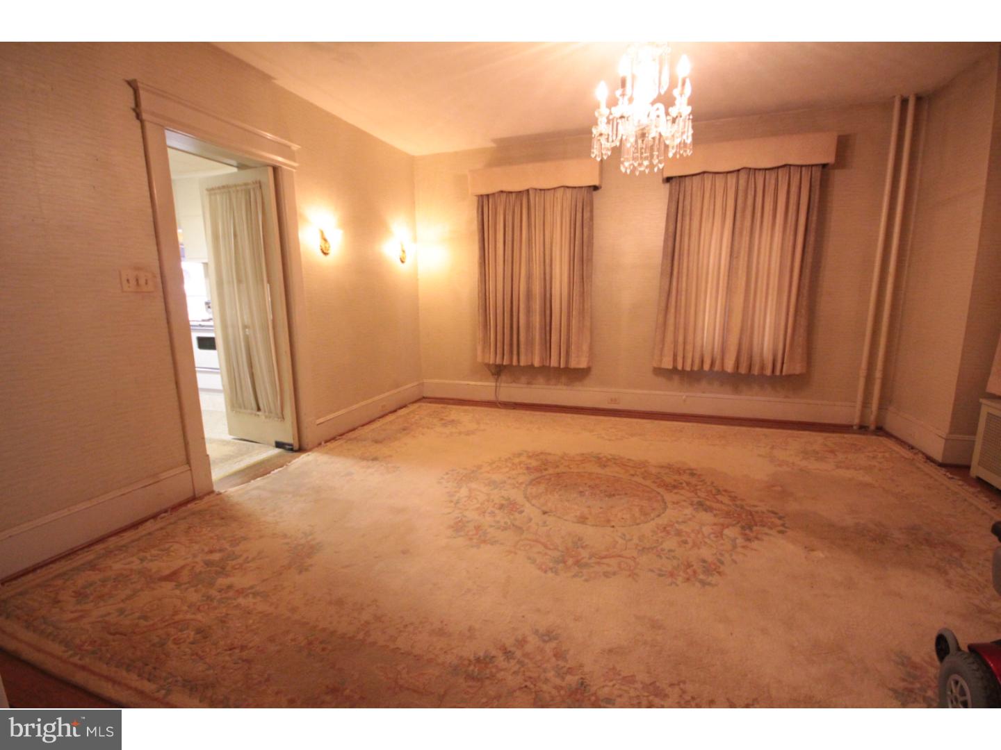 992 Lawrence Road Lawrenceville, NJ 08648 - Photo 4 of 25 Living Room