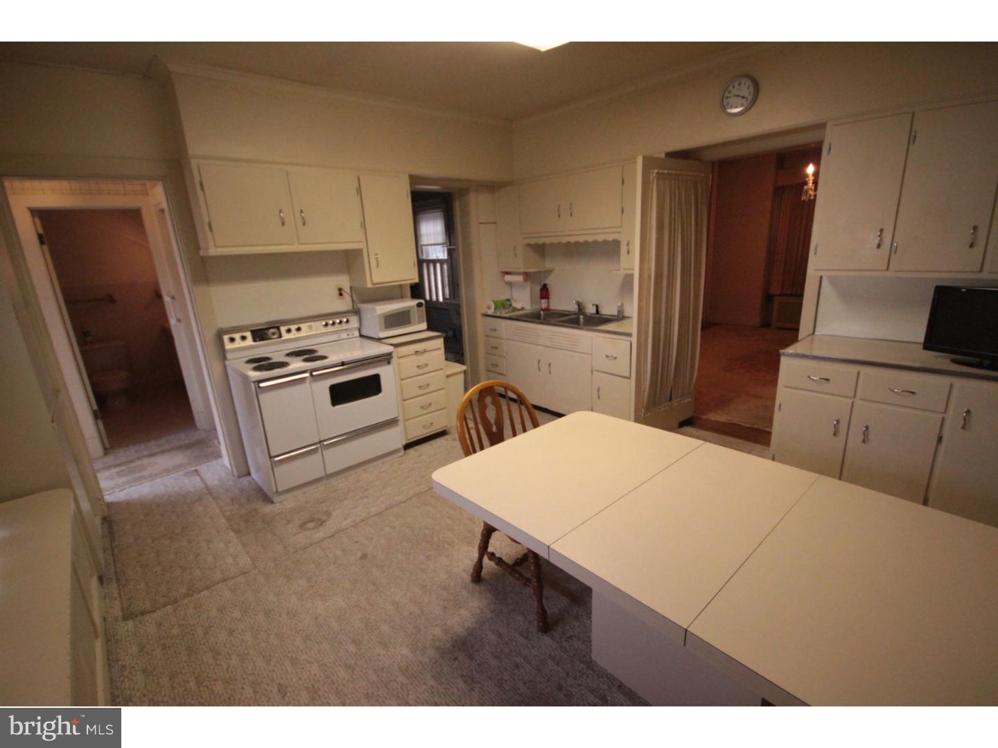 992 Lawrence Road Lawrenceville, NJ 08648 - Photo 6 of 25 Kitchen