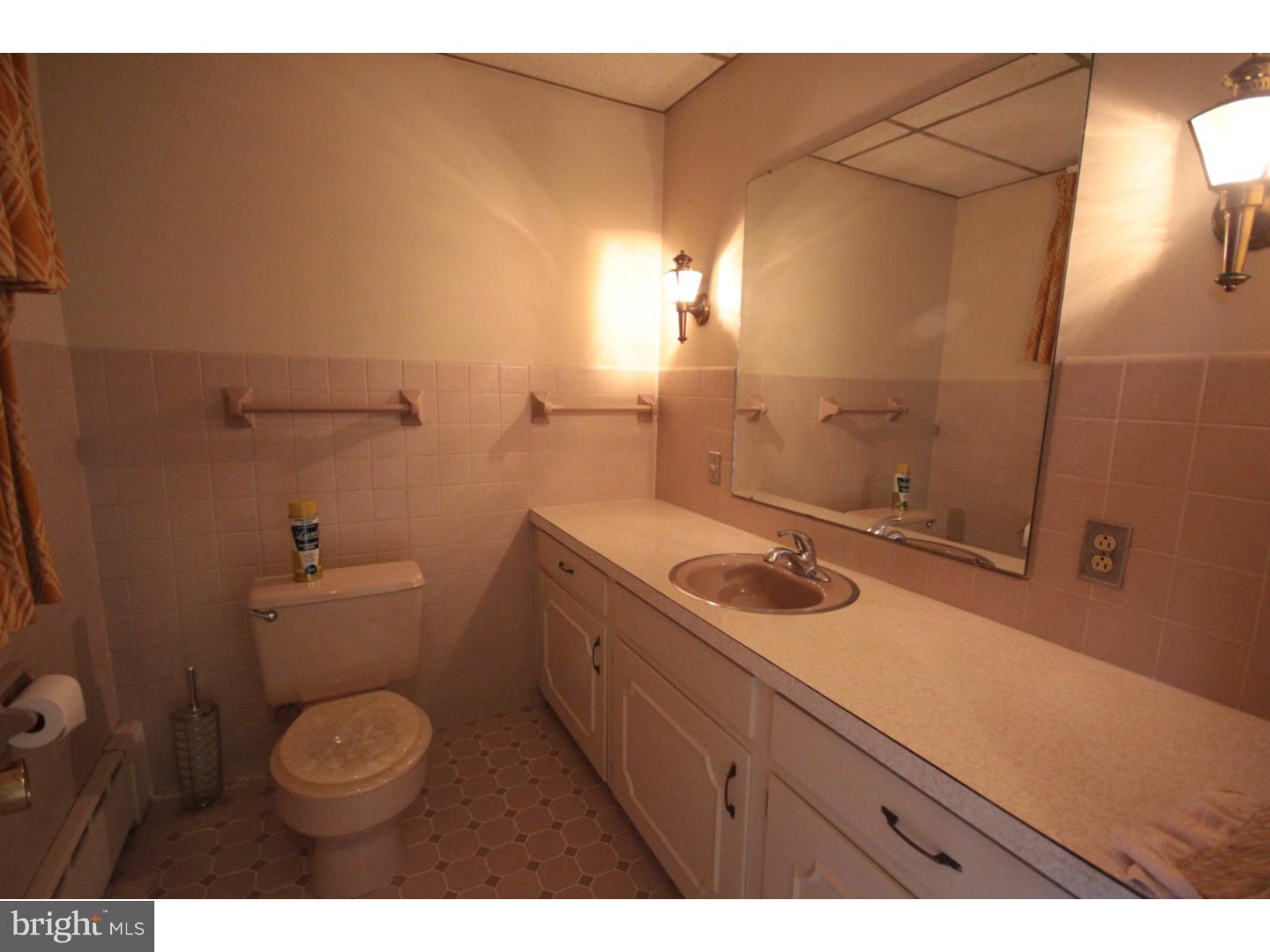 992 Lawrence Road Lawrenceville, NJ 08648 - Photo 8 of 25 Bathroom