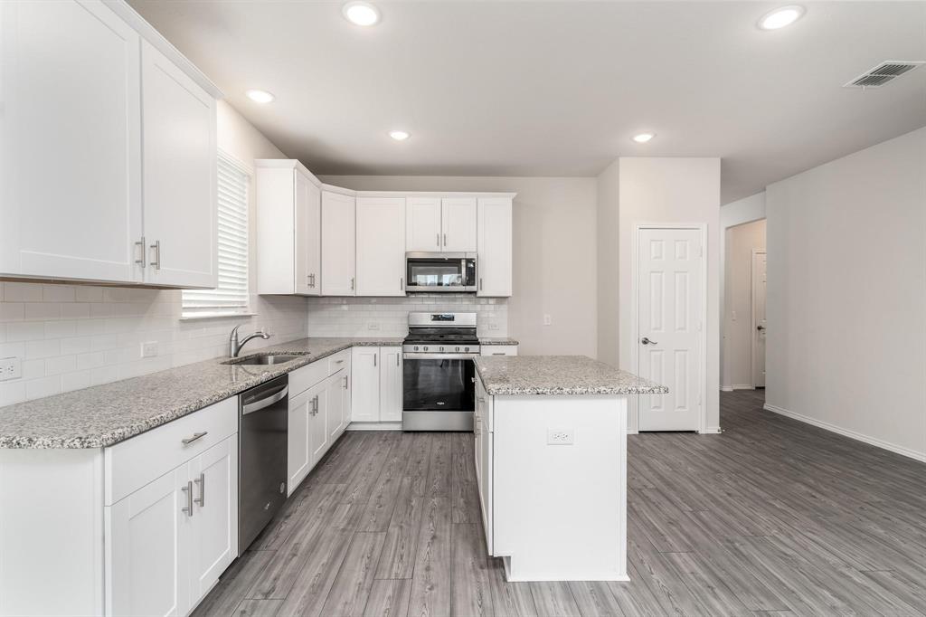 802 Egret Street Princeton, TX 75407 - Photo 3 of 29