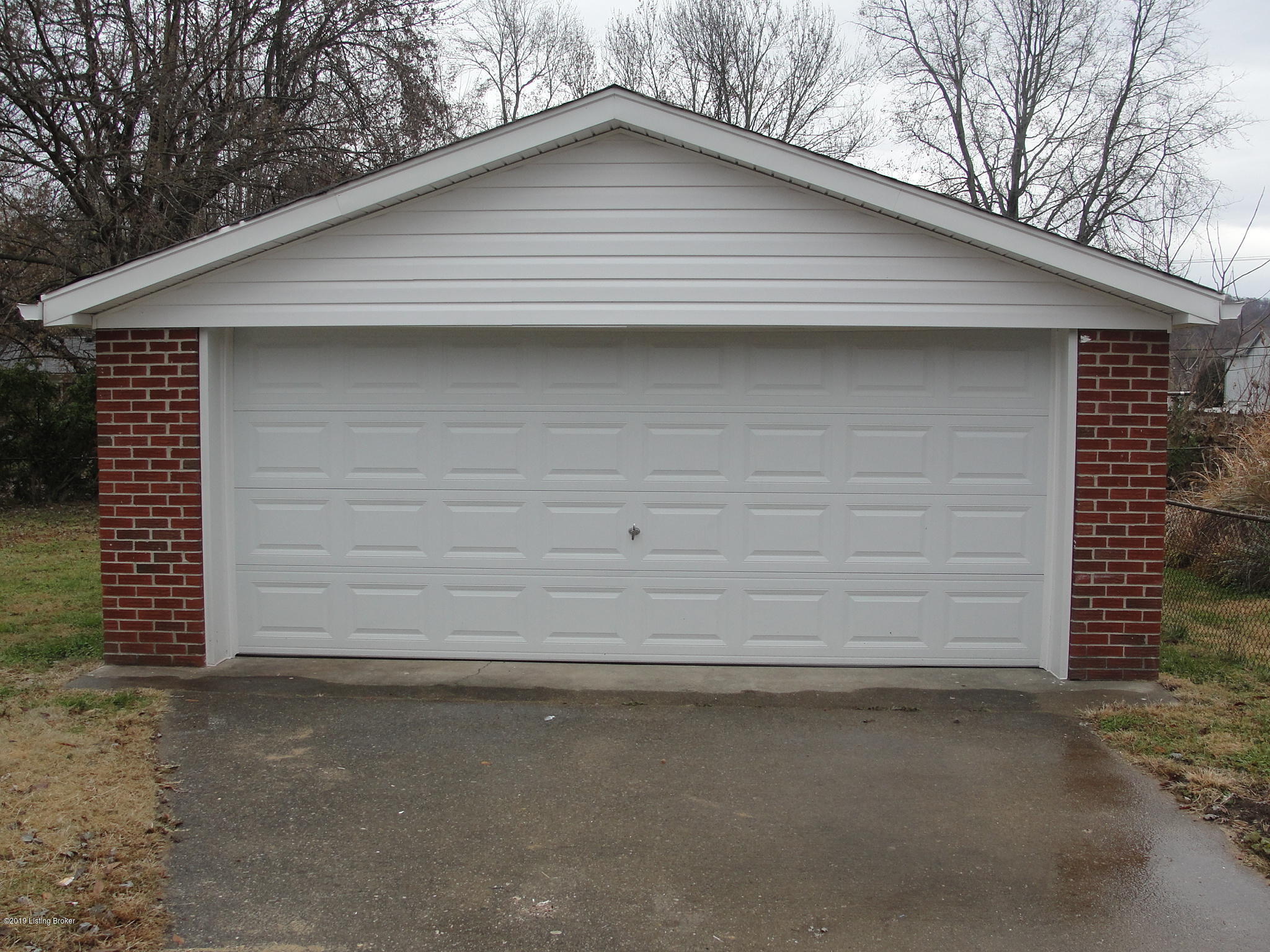11013 Torrington Road Louisville, KY 40272 - Photo 2 of 19 2019-11-21 12.21.16