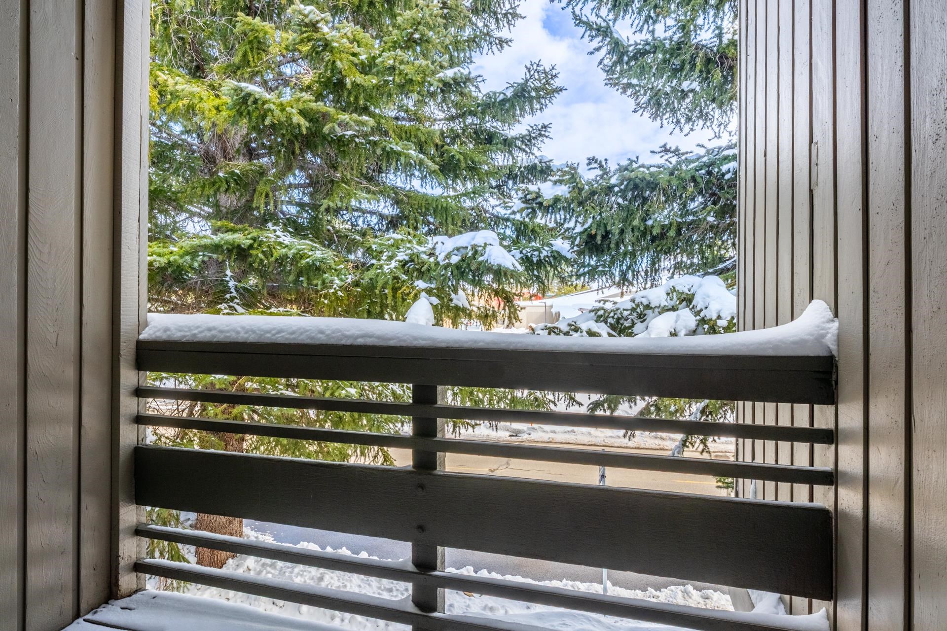 150 Sierra Park Road, Unit 6 Mammoth Lakes, CA 93546 - Photo 25 of 31 View of balcony