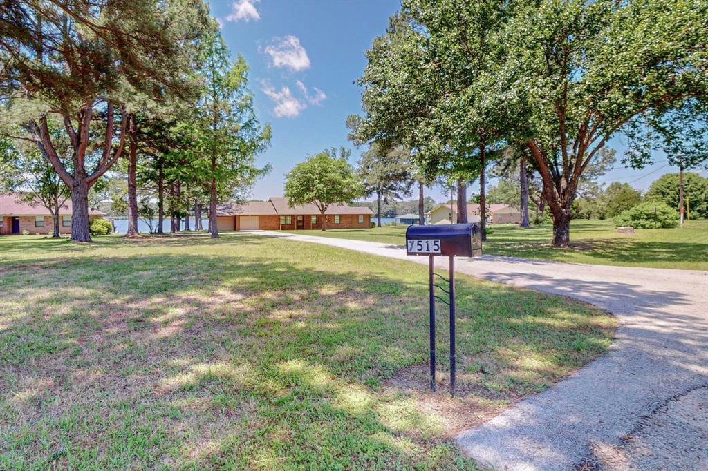 7515 East Lk Dr