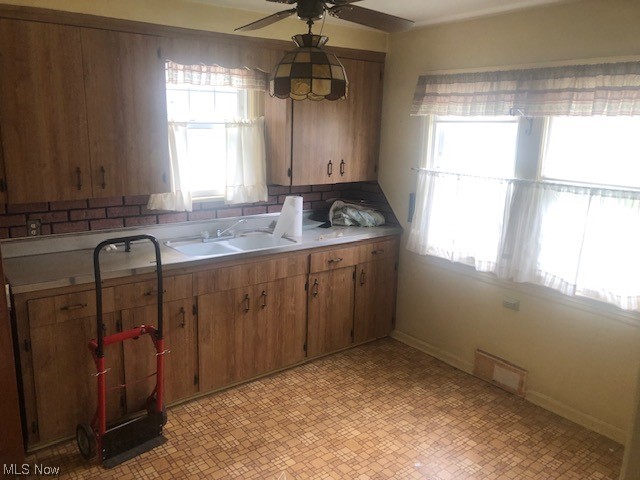 1247 Argonne Road Cleveland, OH 44121 - Photo 4 of 10 Gallery Image 4