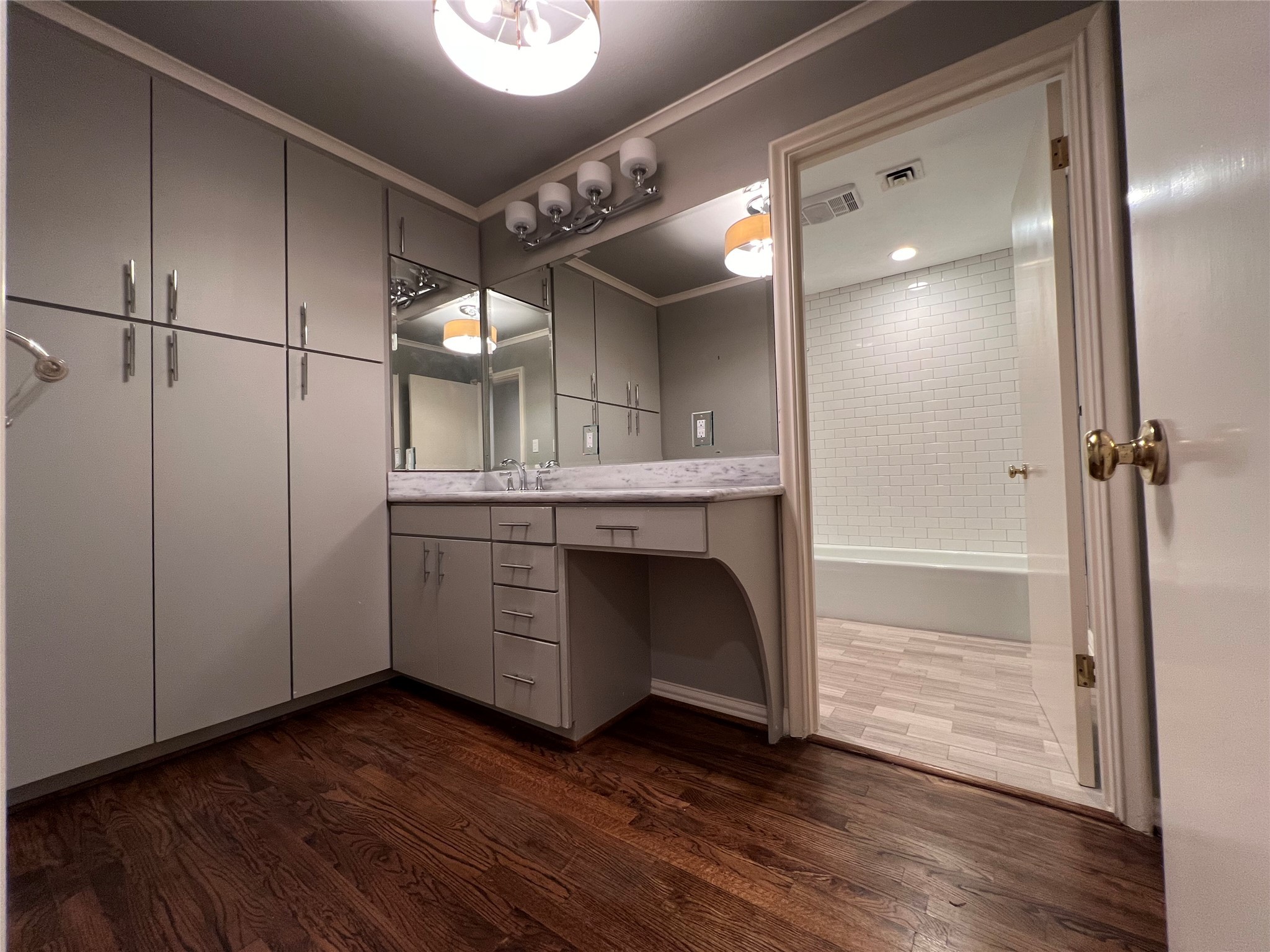 12502 Taylorcrest Road Houston, TX 77024 - Photo 23 of 28 3rd full bathroom