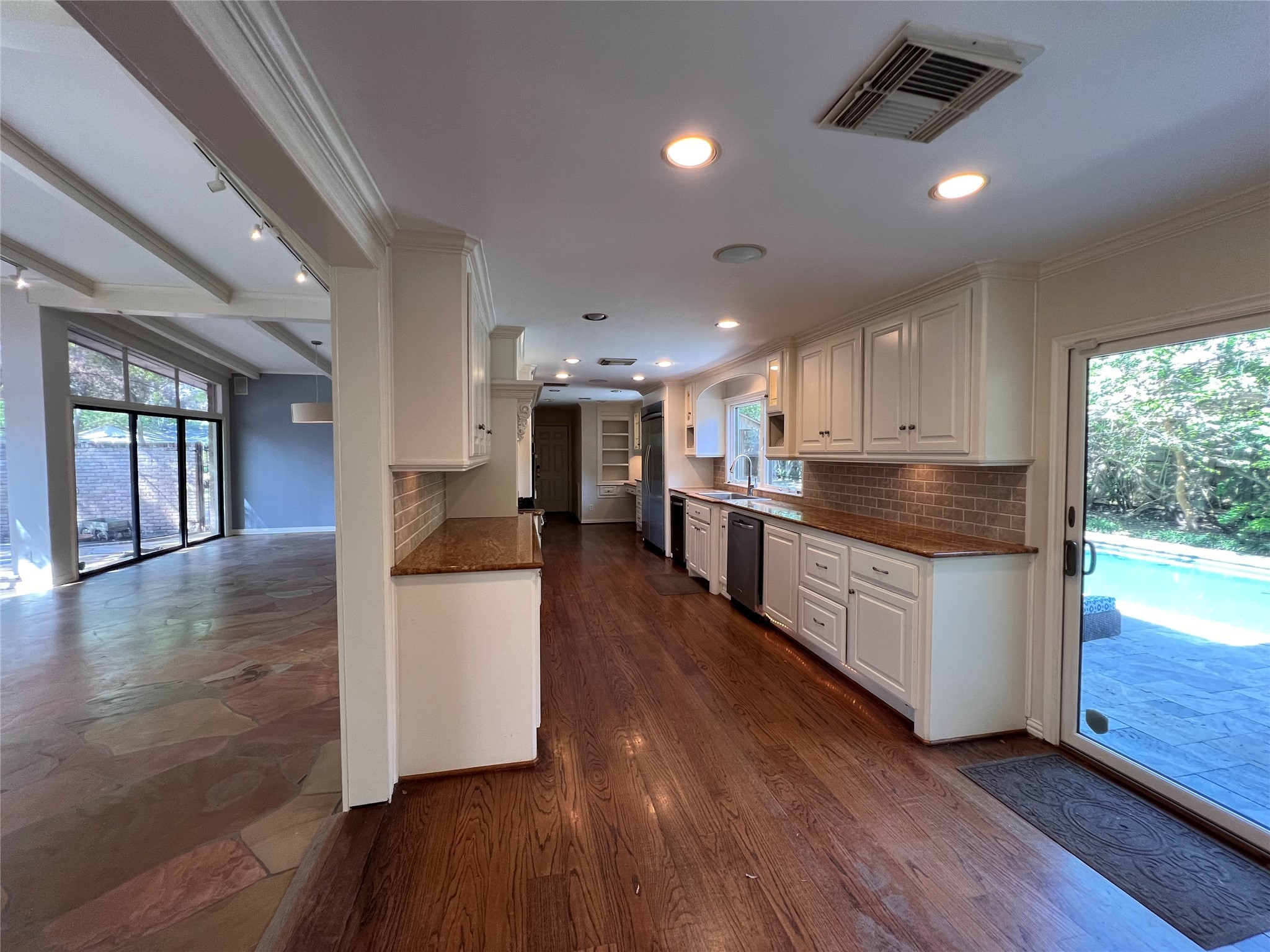 12502 Taylorcrest Road Houston, TX 77024 - Photo 6 of 28 This gourmet kitchen is a cook's delight