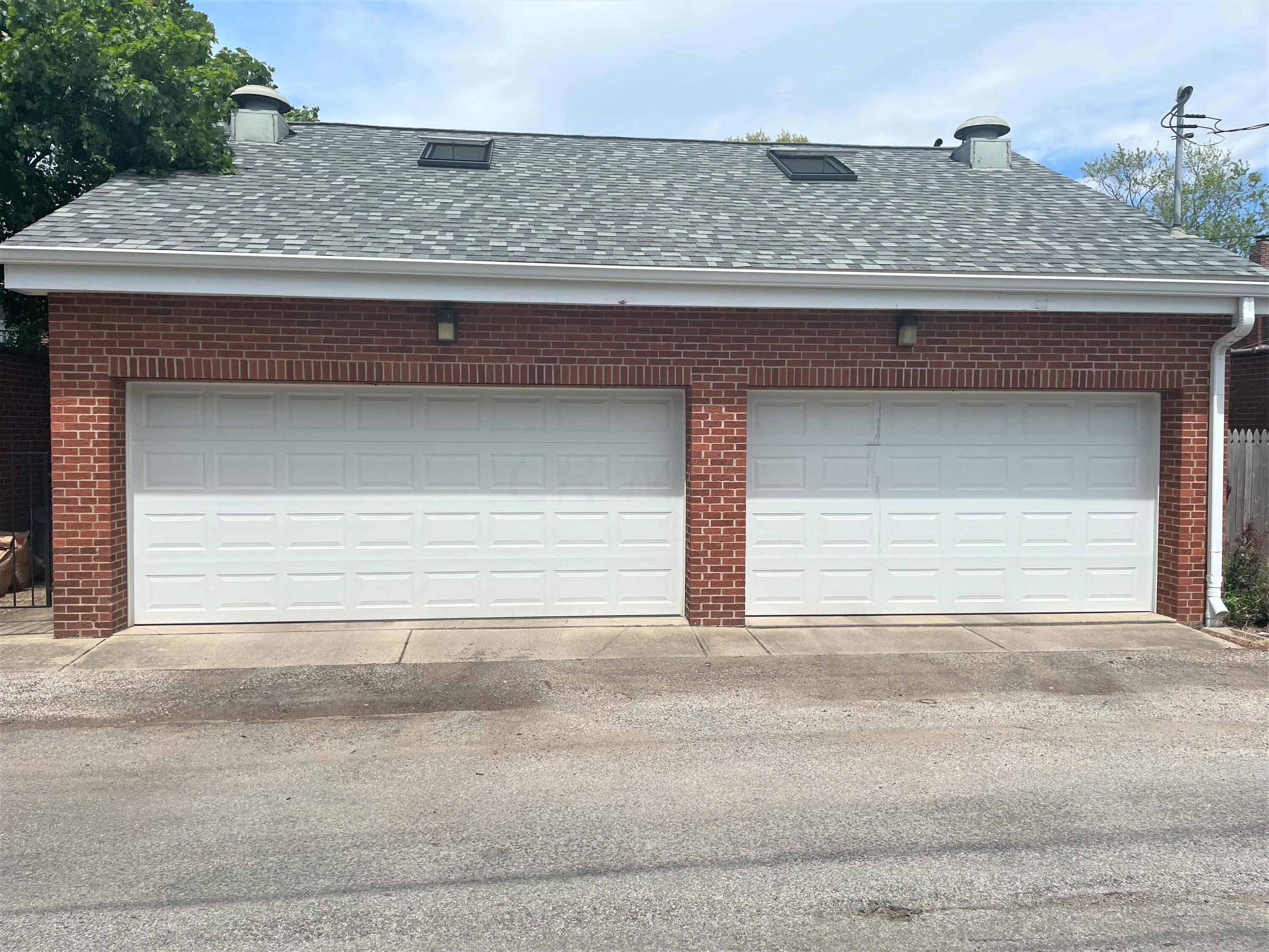 2815 Sherwood Road Columbus, OH 43209 - Photo 2 of 30 4-car Garage