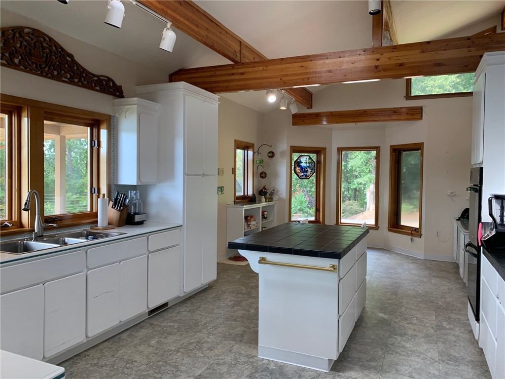 800 Keowee School Road Seneca, SC 29672 - Photo 15 of 39 Kitchen with island