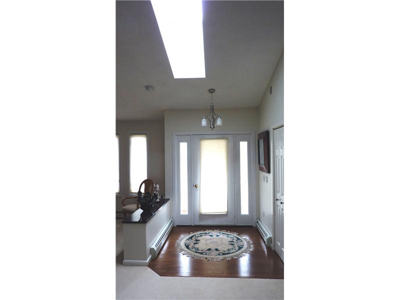 25 Fox Ridge Drive Cranston, RI 02921 - Photo 8 of 22 Entry.