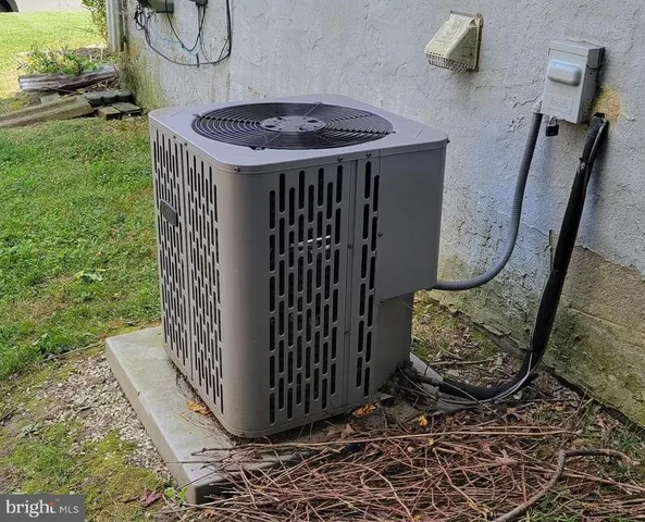 $185,000 | 118 Juliana Terrace, Darby, PA 19023