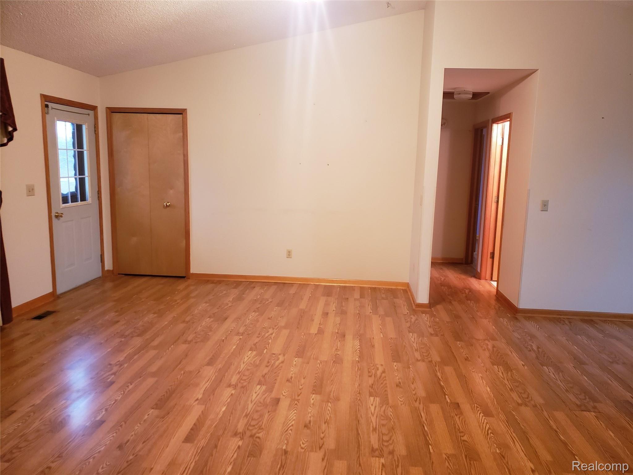 4552 Catlin Road Columbiaville, MI 48421 - Photo 6 of 41 Living Room (2)