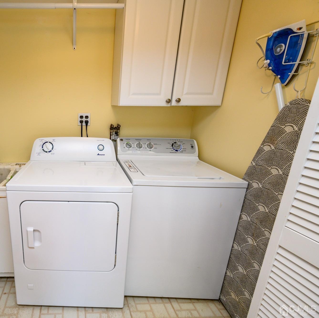 24 Clover Lane Randolph, NJ 07869 - Photo 22 of 59 a utility room with dryer and washer