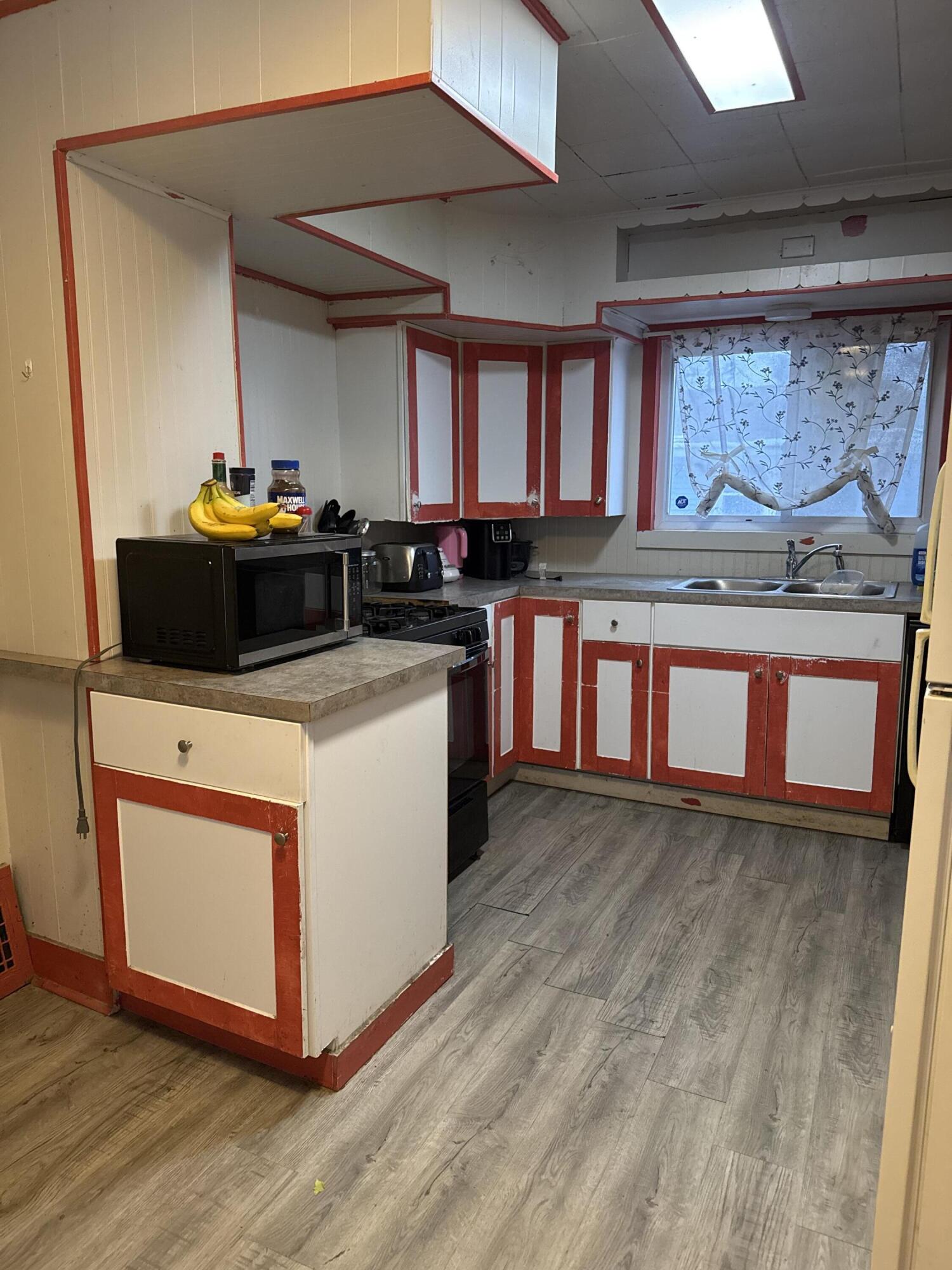 503 Orchard Avenue Muskegon, MI 49442 - Photo 9 of 14 IMG_3400