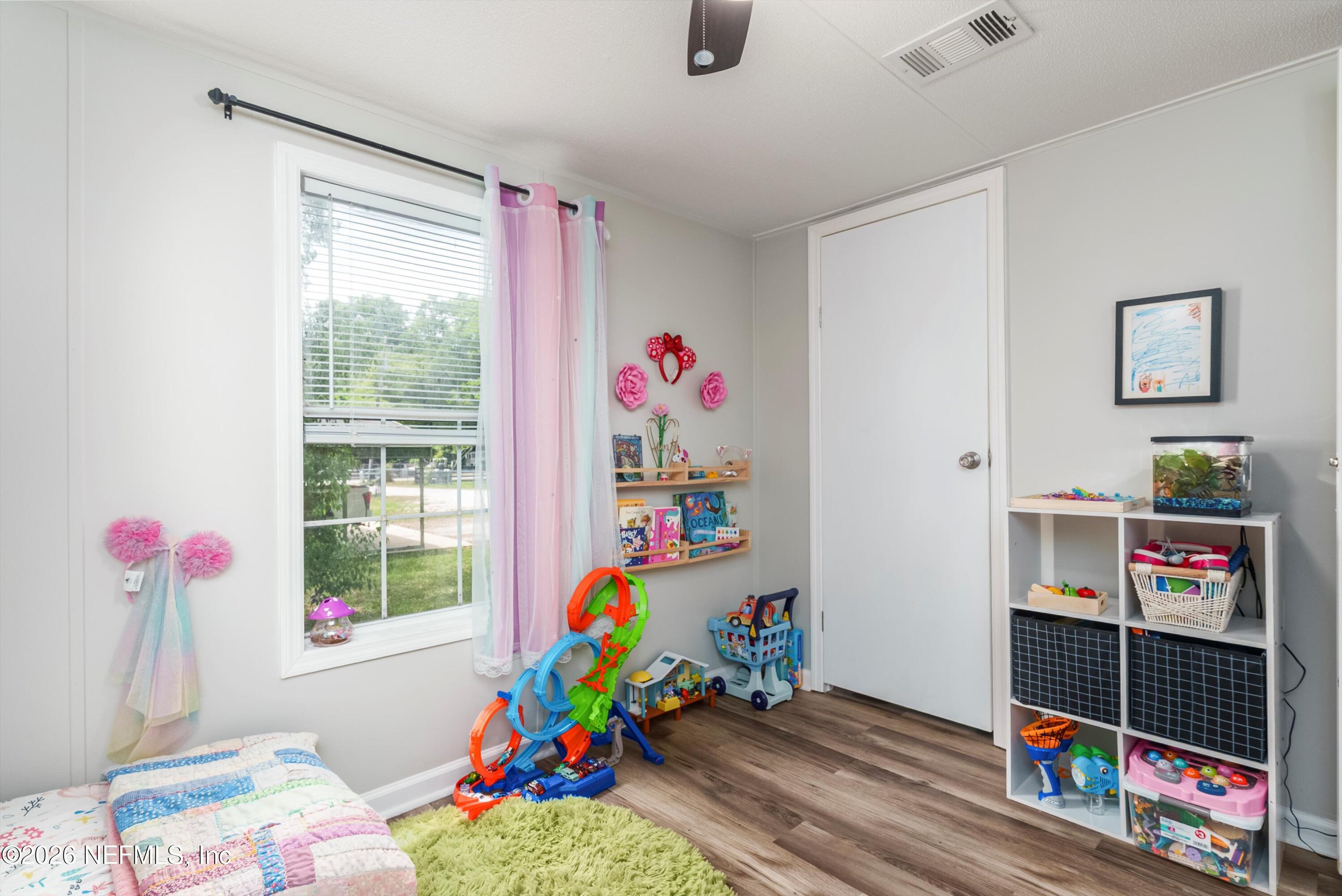 85246 Johnson Lane Yulee, FL 32097 - Photo 24 of 46 a living room with furniture and a book shelf