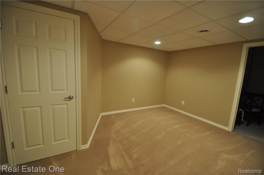2749 Castlemartin Court Rochester, MI 48306 - Photo 27 of 39 29.JPG