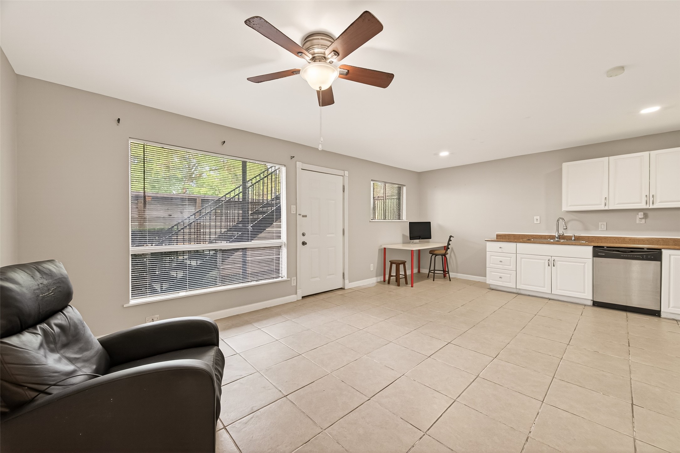 1529 Wirt Road, Unit 1 Houston, TX 77055 - Photo 2 of 16 a living room with furniture and a large window