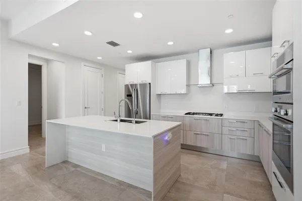$1,525,000 | 711 South Palm Avenue, Unit 302, Sarasota, FL 34236