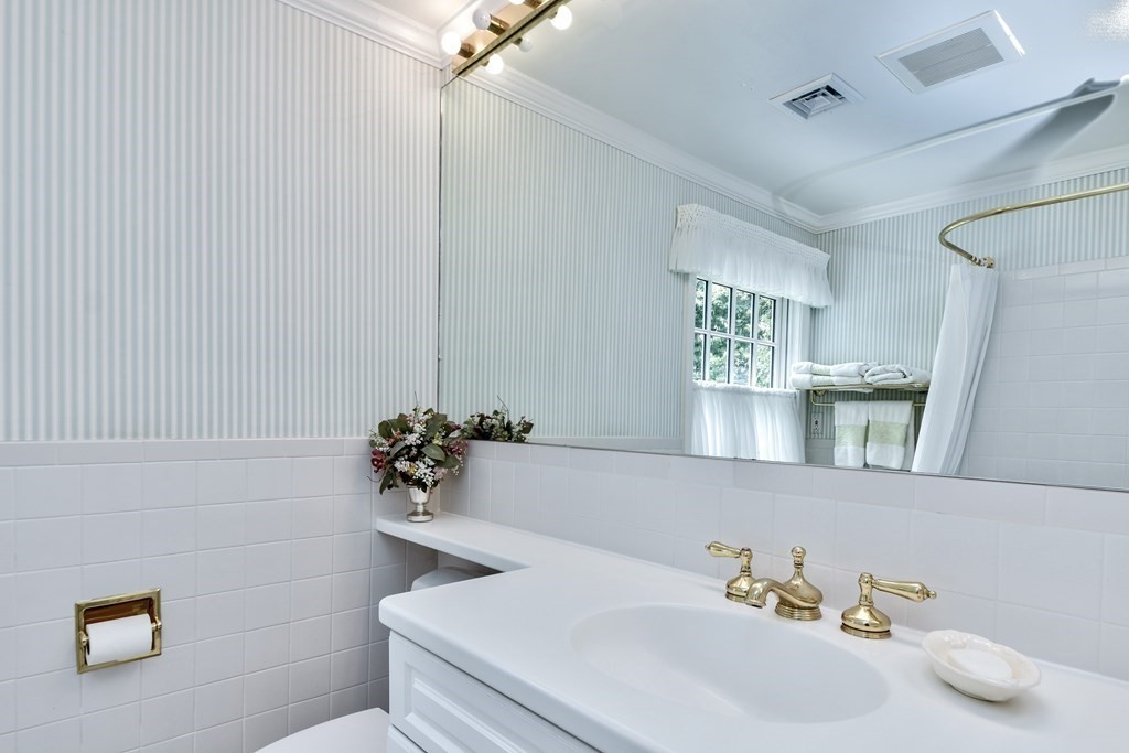 44 Norwich Road Wellesley, MA 02481 - Photo 23 of 36