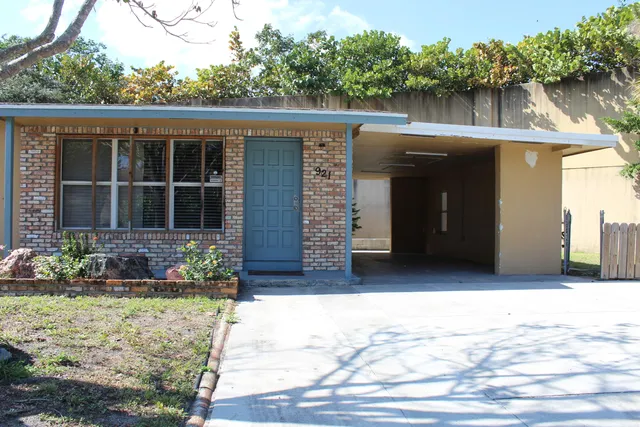 $2,650 | 921 Pine Terrace, Lake Worth Beach, FL 33460