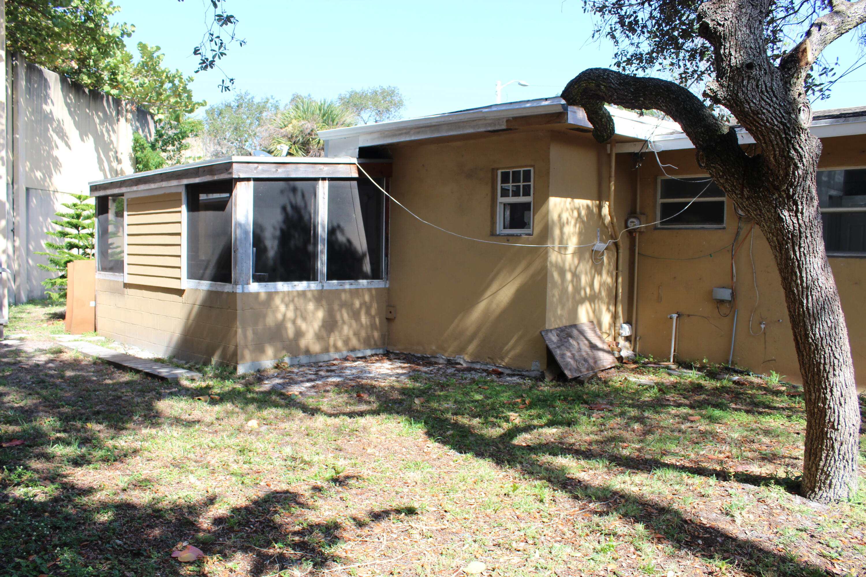 921 Pine Terrace Lake Worth Beach, FL 33460 - Photo 9 of 10 a view of a small house with yard