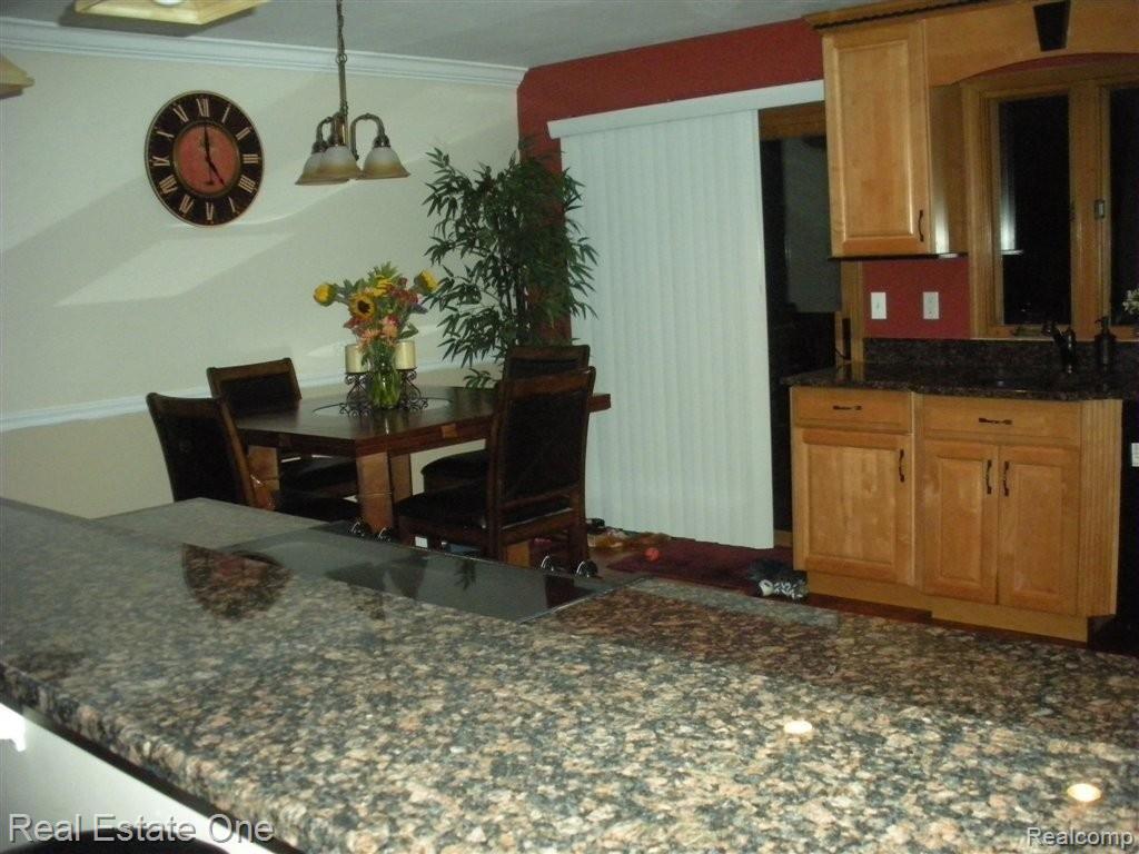 2857 Simpson Drive Rochester, MI 48309 - Photo 4 of 12 Gorgeous Granite